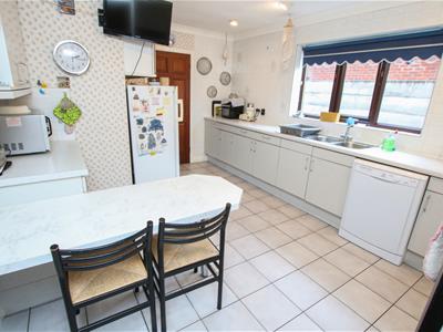 BREAKFAST KITCHEN